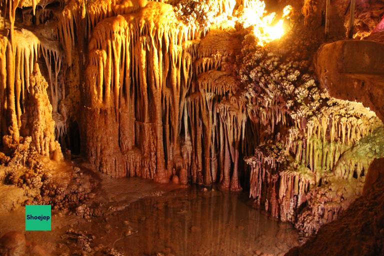 Caves de Genova